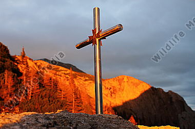 Sonnenuntergang mit Gipfelkreuz