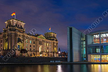 Reichstagsgebäude und Paul-Löbe-Hauses in Berlin
