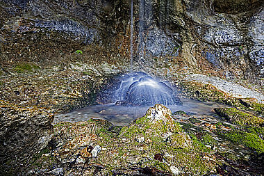 Grotte mit Wasser